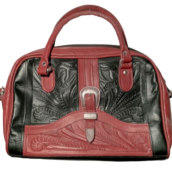 Chic Black and Red Embossed Shoulder Bag - Picture 1 of 8